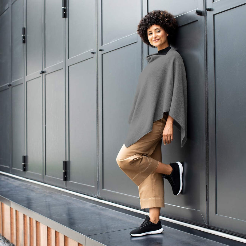 GIESSWEIN Merino Lambswool Poncho - Damen Feinstrick Überwurf aus Merinowolle, Wool Cape, Frauen Str