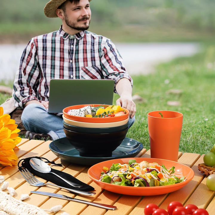 Kyraton Camping Besteck Set, wiederverwendbarer Leichter Becher, Schalen, Teller und Edelstahlbestec