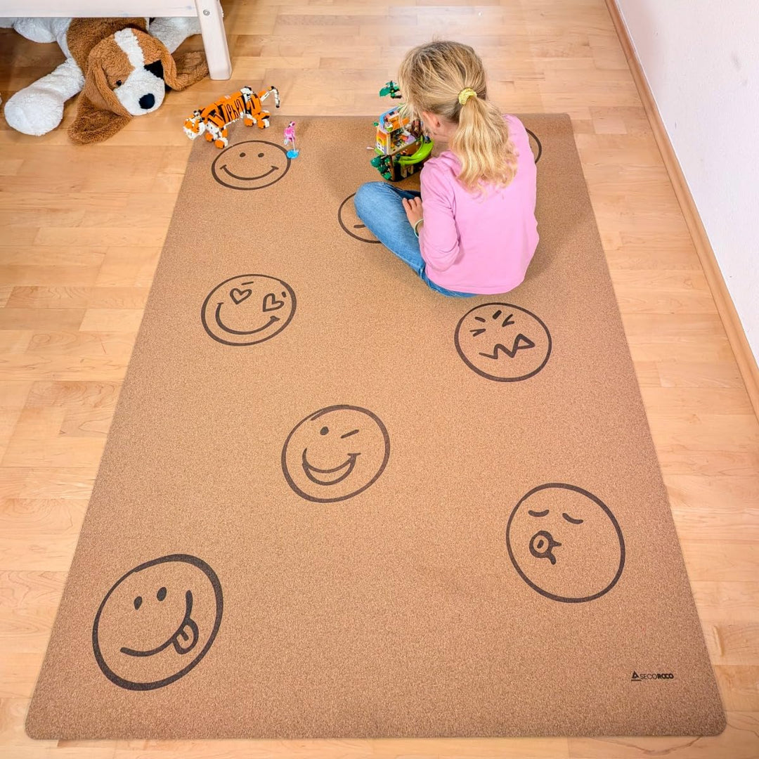 Secoroco Spielmatte aus Kork. Schadstofffreie Krabbelmatte für Babys und Kinder. Smileys 160x110 cm