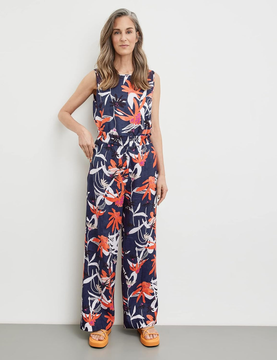 Gerry Weber Damen Gemusterte Leinenhose mit weitem Bein floral, Gemustert reguläre Länge 46 Blau/Rot