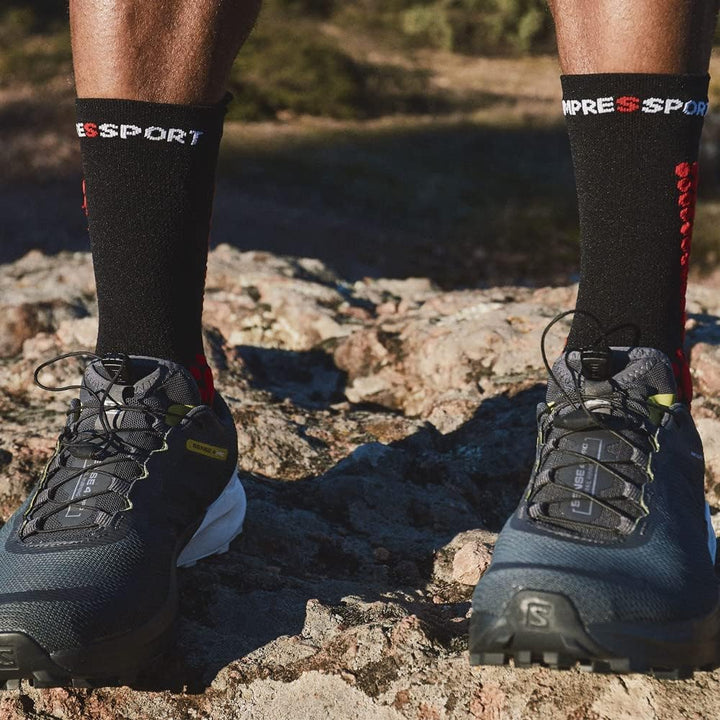 COMPRESSPORT Pro Racing Socken v4.0 Trail Socken, Schwarz/Rot, Grösse 42-44 Unisex-Erwachsene