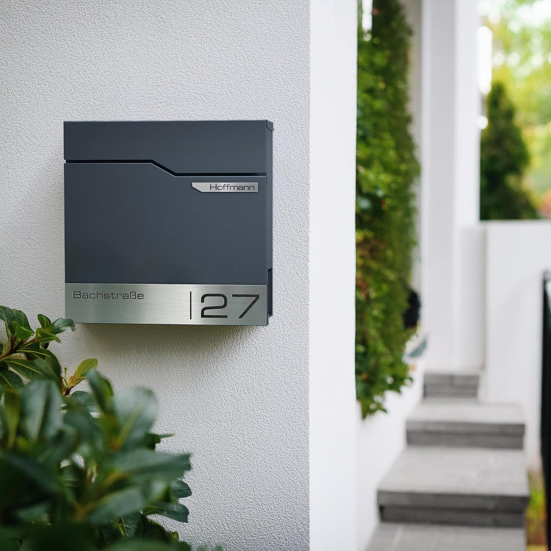 Metzler Briefkasten Anthrazit mit Zeitungsfach &amp; personalisiertem V2A Edelstahl Namensschild Lasergr