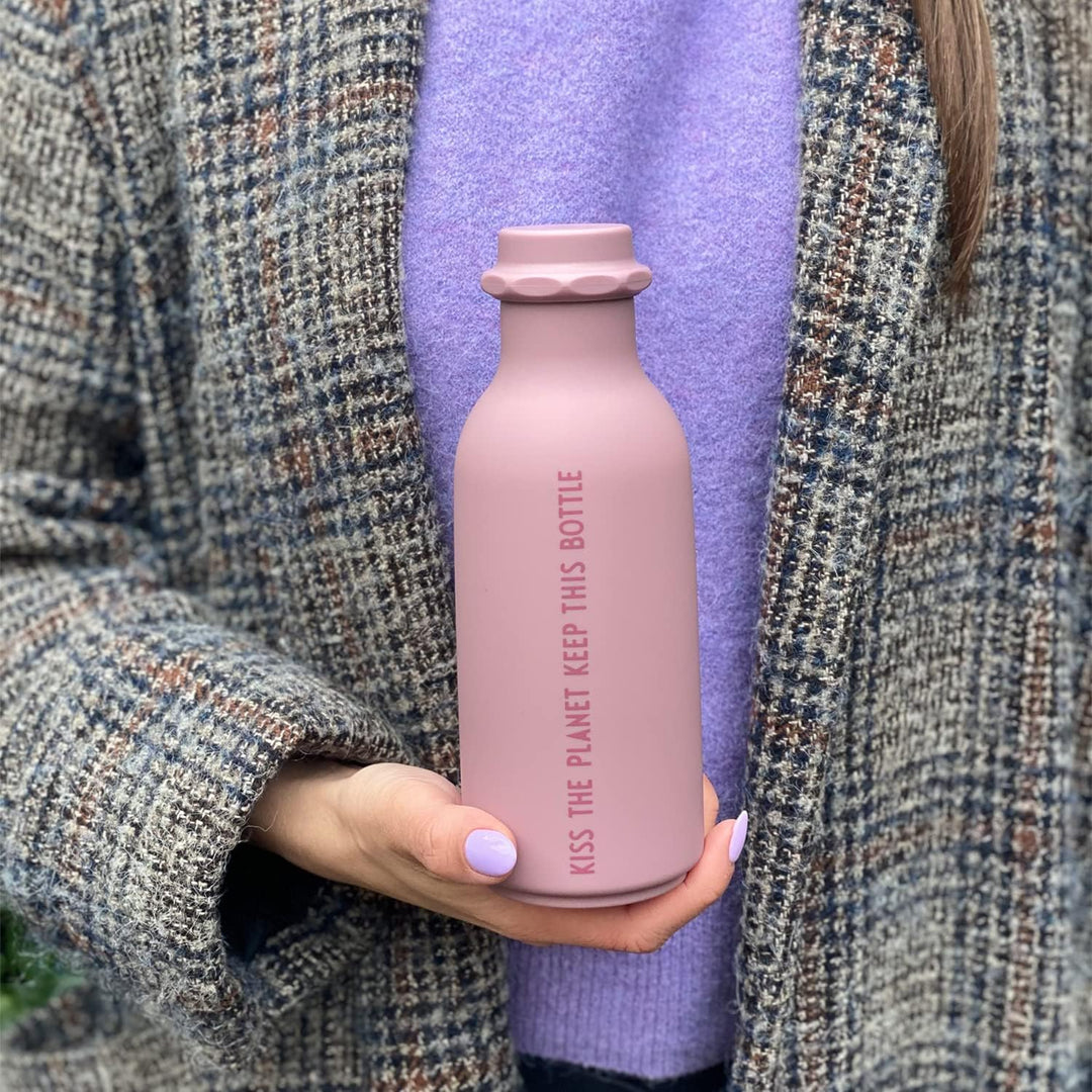 Design Letters TO GO Trinkflasche Pink | BPA-Frei | 500 ml | Auslaufsicher | matte weiche Oberfläche