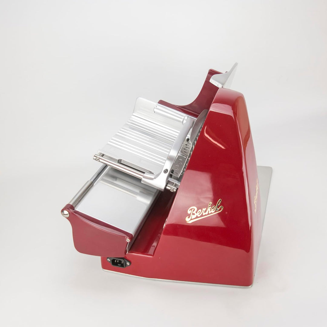 Berkel Home Line 250, Premium-Aufschnittmaschine in Rot + passendes Einlegebrett aus Weinfassholz, S