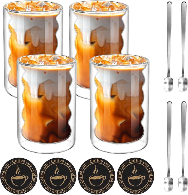 Mkitnvy 4er Set Doppelwandige GläSer mit 4 Löffeln und 4 Untersetzern, 350ML ThermogläSer Doppelwand