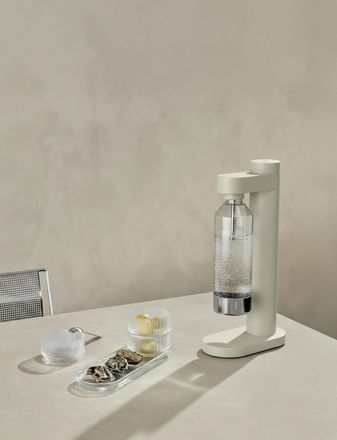 Stelton Brus Wassersprudler mit Flasche, Premium Carbonator für Wasser mit CO2 - Einstellbare Sprude