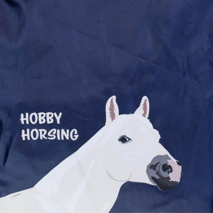RL24 - Hobby Horse Zubehör Set (6-teilig) – Halfter mit Strick, Decke & Fliegenhaube in Hellbau – Tr