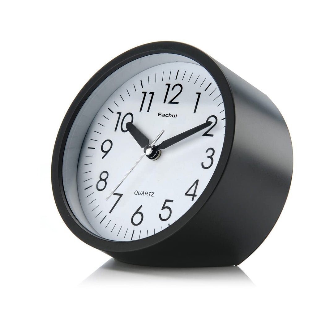 Eachui Wecker Analog Ohne Ticken mit Schlummerfunktion, Nachtlicht, Batteriebetrieben, Geräuschlos,