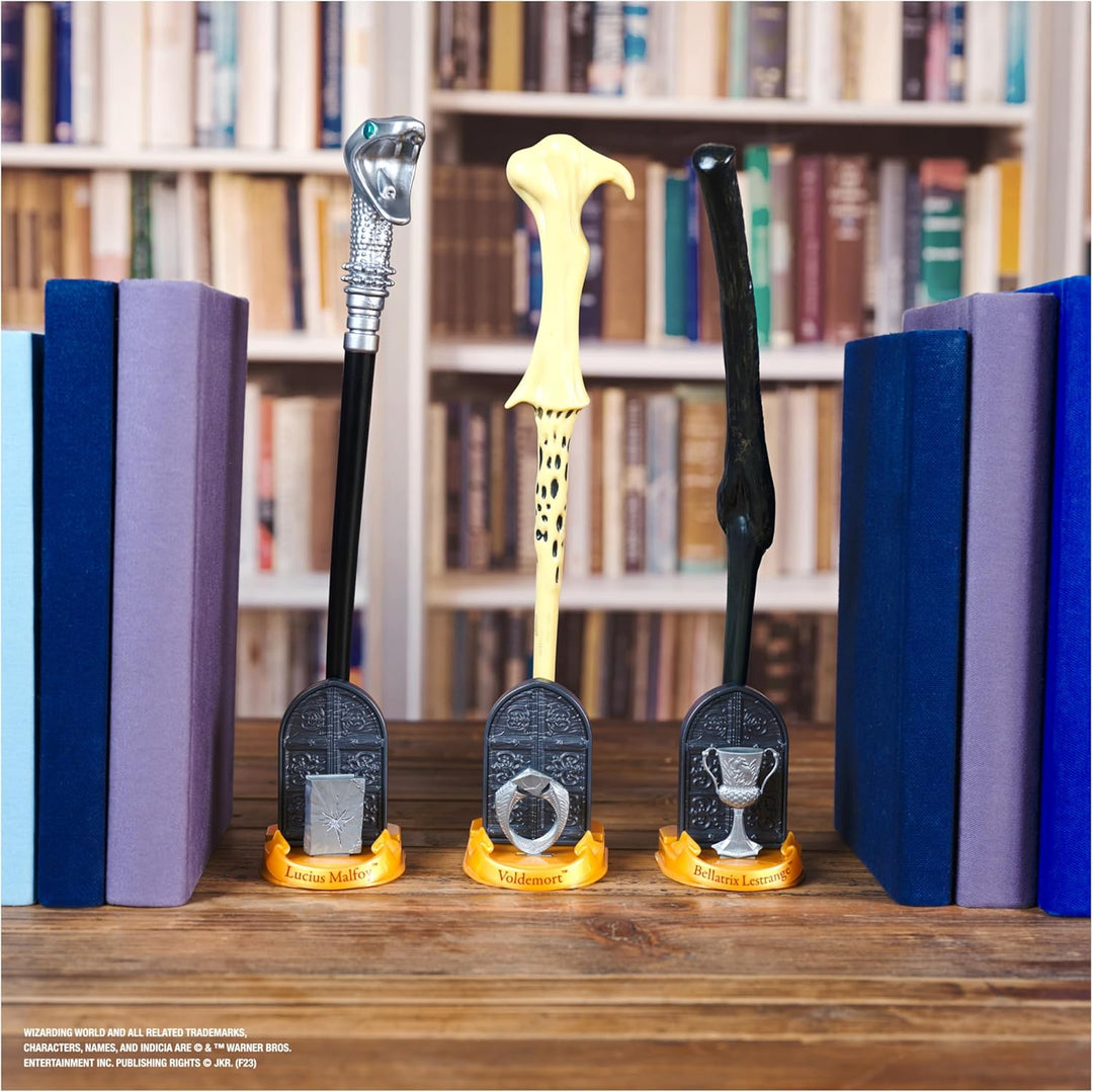 Wizarding World Harry Potter - Authentischer Lord Voldemort Zauberstab aus Kunststoff mit Hogwarts-H