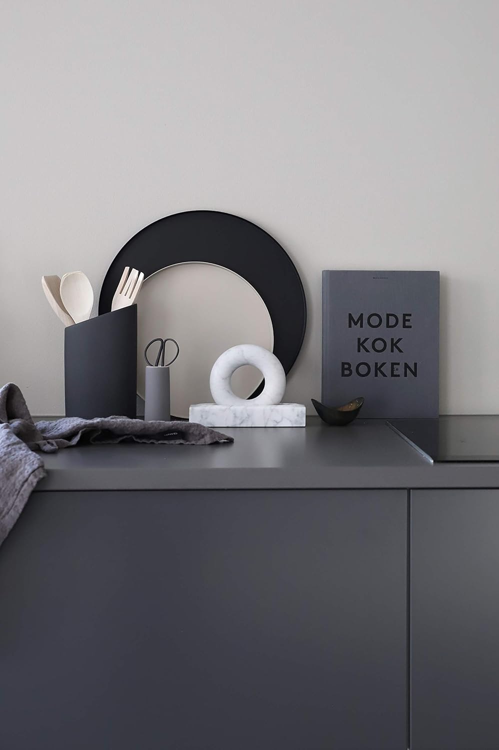 Cooee Design Tablett Circle aus Edelstahl in der Farbe Schwarz, Masse: 40cm x 40cm x 2cm, HI-011-BK