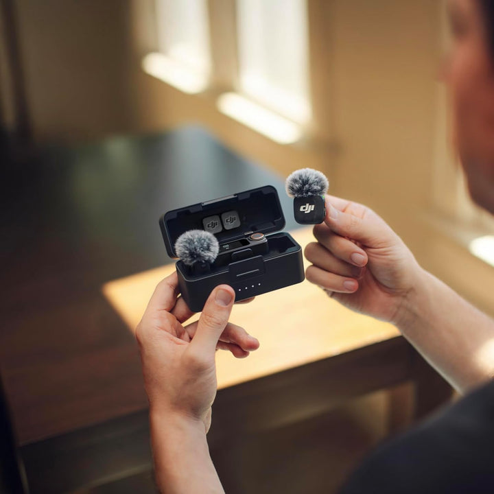 DJI Mic 3 (2 Sender + 1 Empfänger + Ladeschale), Funkmikrofon für iPhone/Kamera/Android, Ultraleicht
