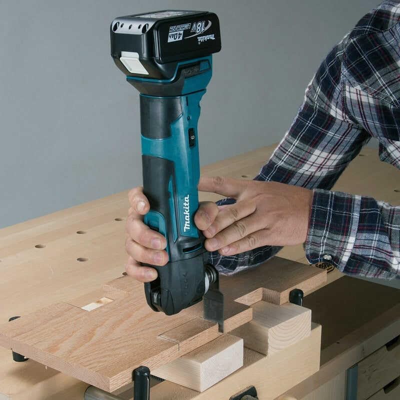 Makita DTM 51 RMJ 18V Li-Ion Akku Multifunktionswerkzeug im Makpac mit 2x 4,0 Ah Akku und Schnelllad