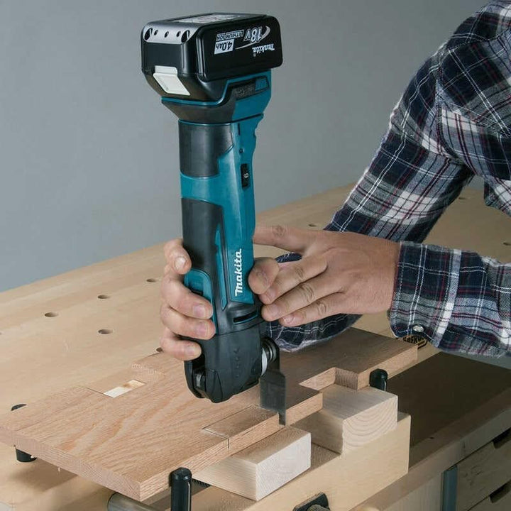 Makita DTM 51 RMJ 18V Li-Ion Akku Multifunktionswerkzeug im Makpac mit 2x 4,0 Ah Akku und Schnelllad