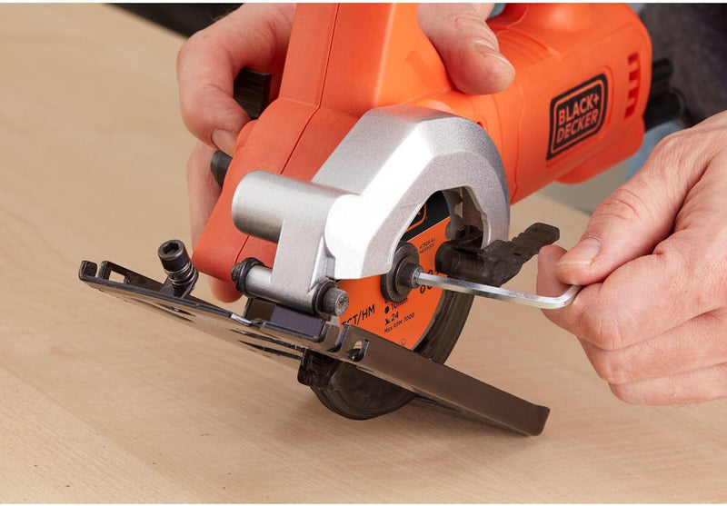 Black+Decker Kompakt-Handkreissäge (400 Watt, mit Zweithandgriff, werkzeuglose Schnitttiefenverstell