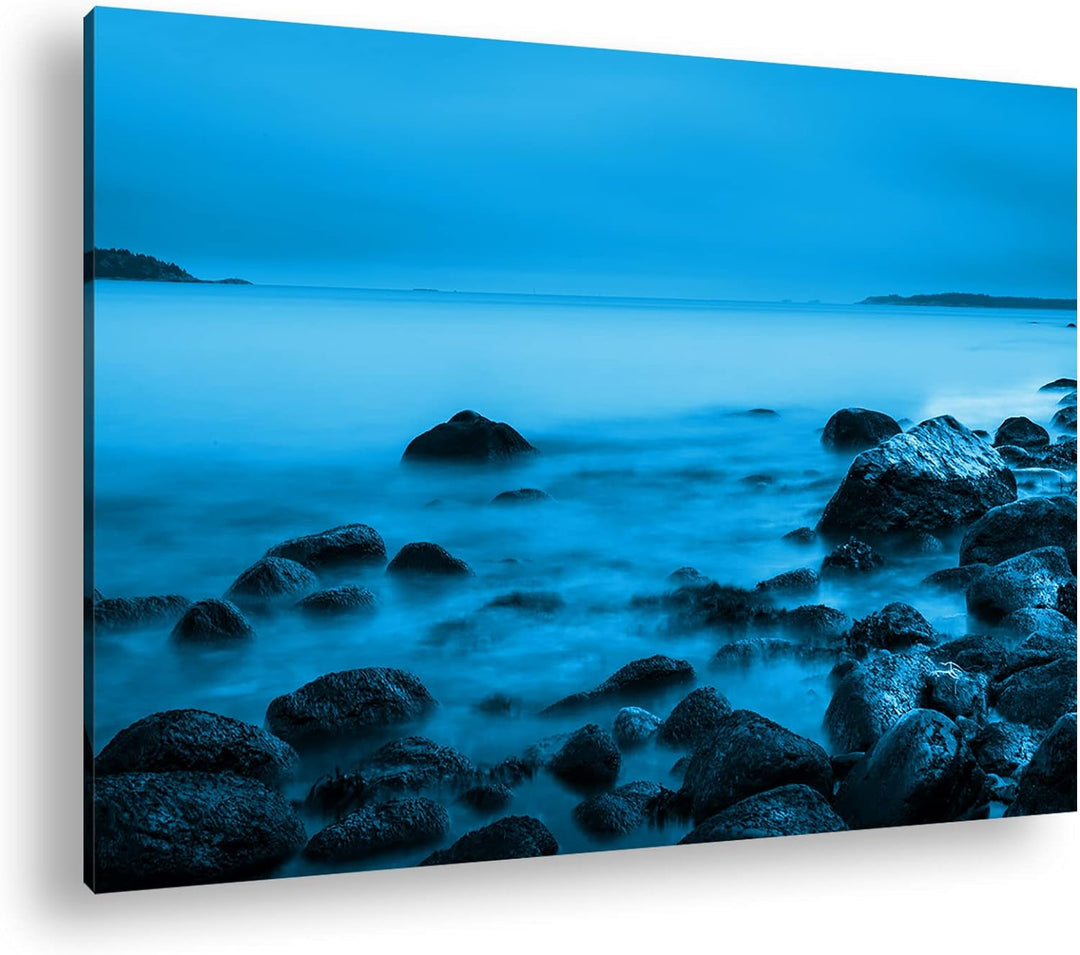 deyoli geheimnisvoller Kiesstrand in Schweden Format 60x40 Effekt: Monocrome Blau als Leinwandbild,