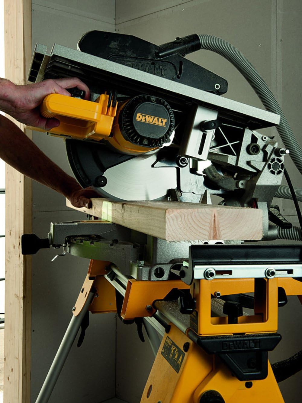 DeWalt Tisch-, Kapp- und Gehrungssäge/ Kombisäge (1,600 Watt, 305 mm Sägeblatt-ø, für den Langzeitei