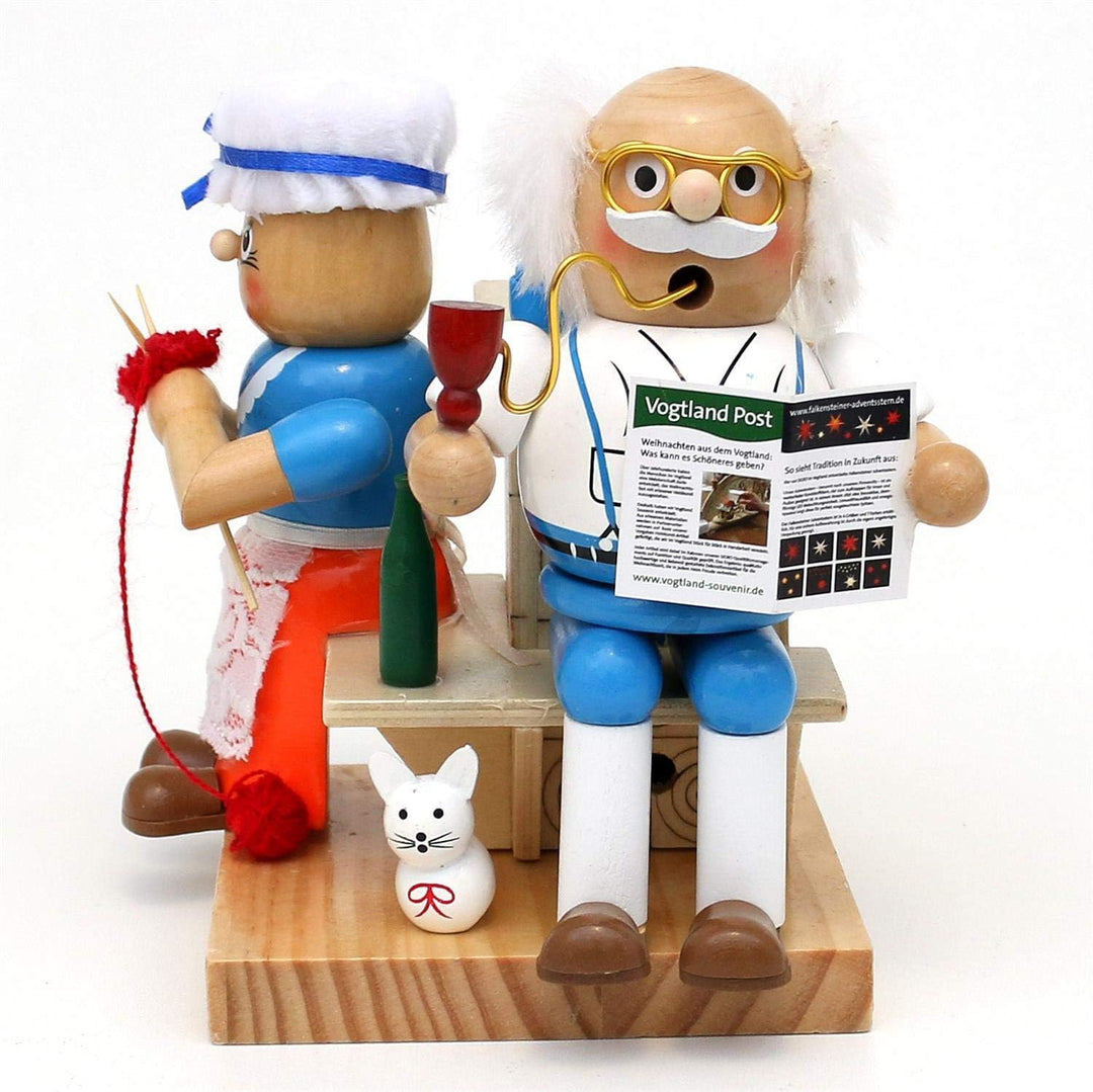 Dekohelden24 Holz Räucherfigur Oma und Opa am Kamin, Masse ca. 13 x 12 x 16 cm., Kamin