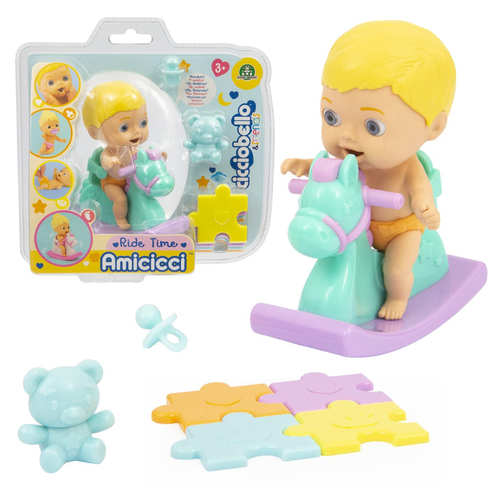 Giochi Preziosi Cicciobello Amicicci, Baby mit Schaukelpferd, mit Zubehör, Modell für Jungen, Blonde