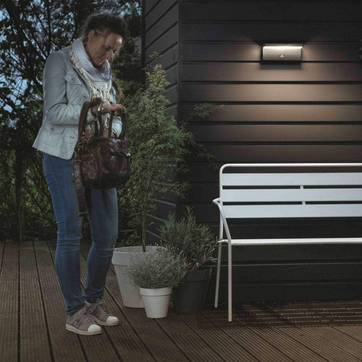 Philips myGarden Bustan LED Wandaussenleuchte, 9 W, Anthrazit Warmweiss 2700 Kelvin Wandleuchte mit