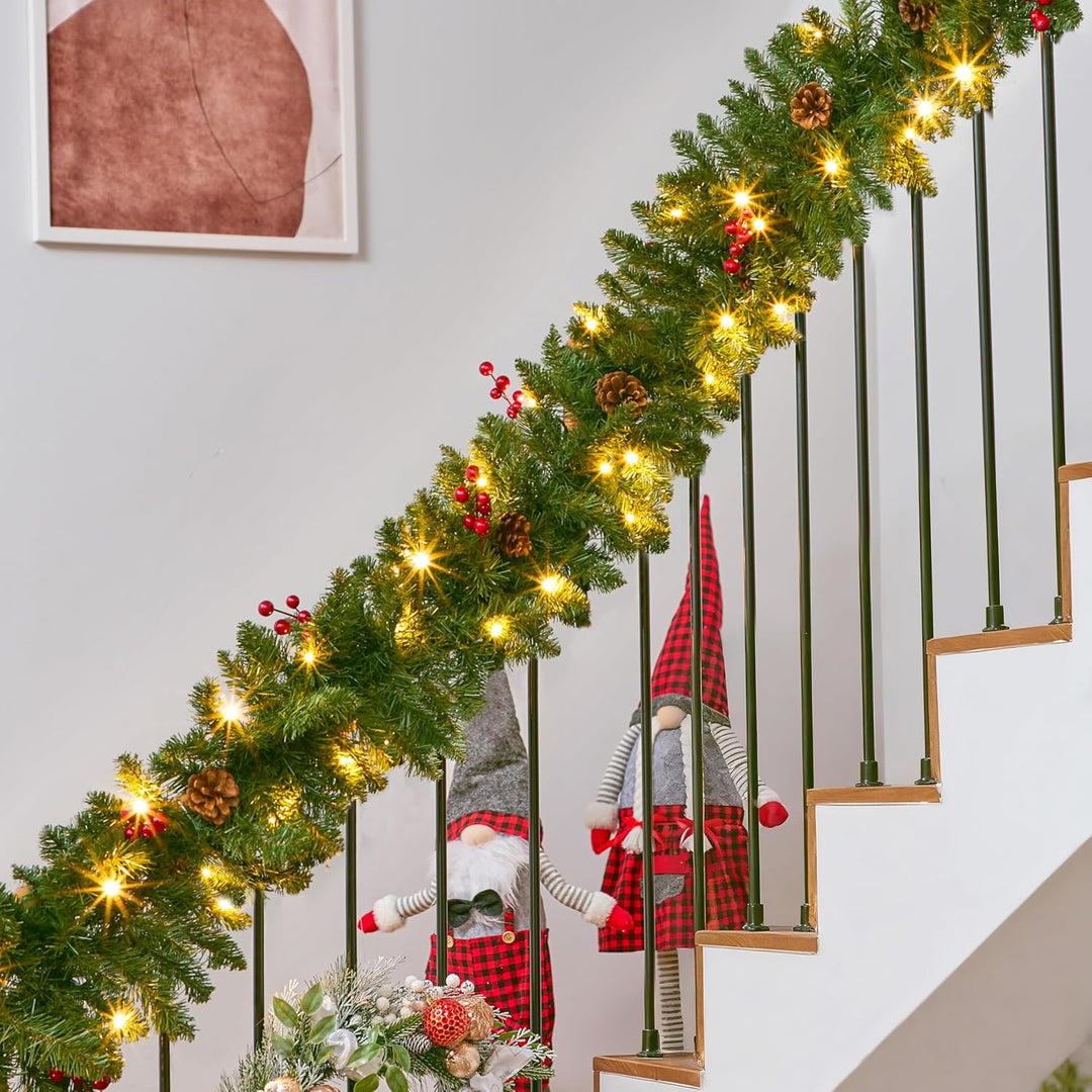 Joiedomi 2.7 Meter künstliche Weihnachtsgirlande, Tannengirlande mit 100 LED Licht, 27 Tannenzapfen,