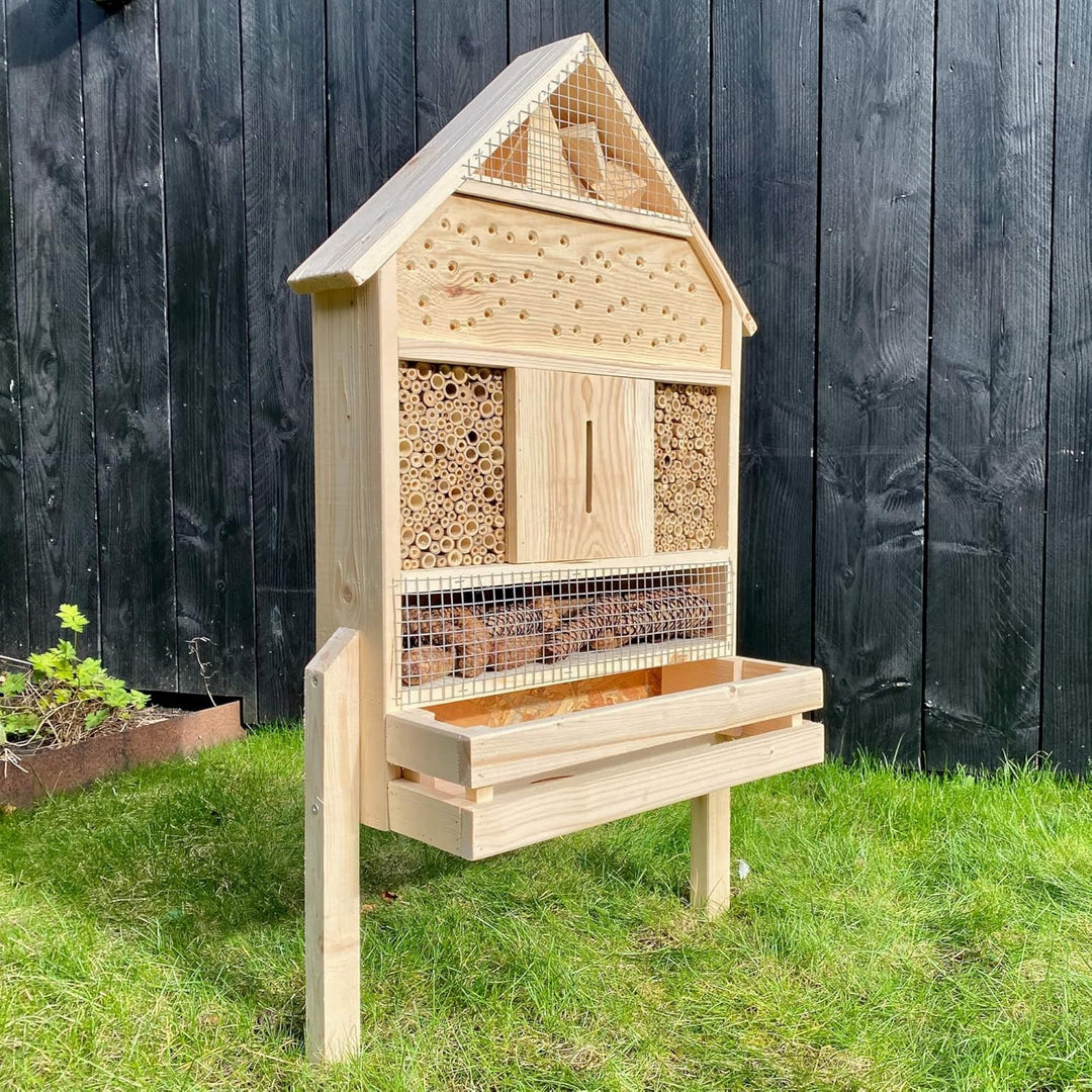 GARTENETAGE Stehendes Insektenhotel XXL mit Pflanzenoase/Naturbelassenes, massives Insektenhaus Gros
