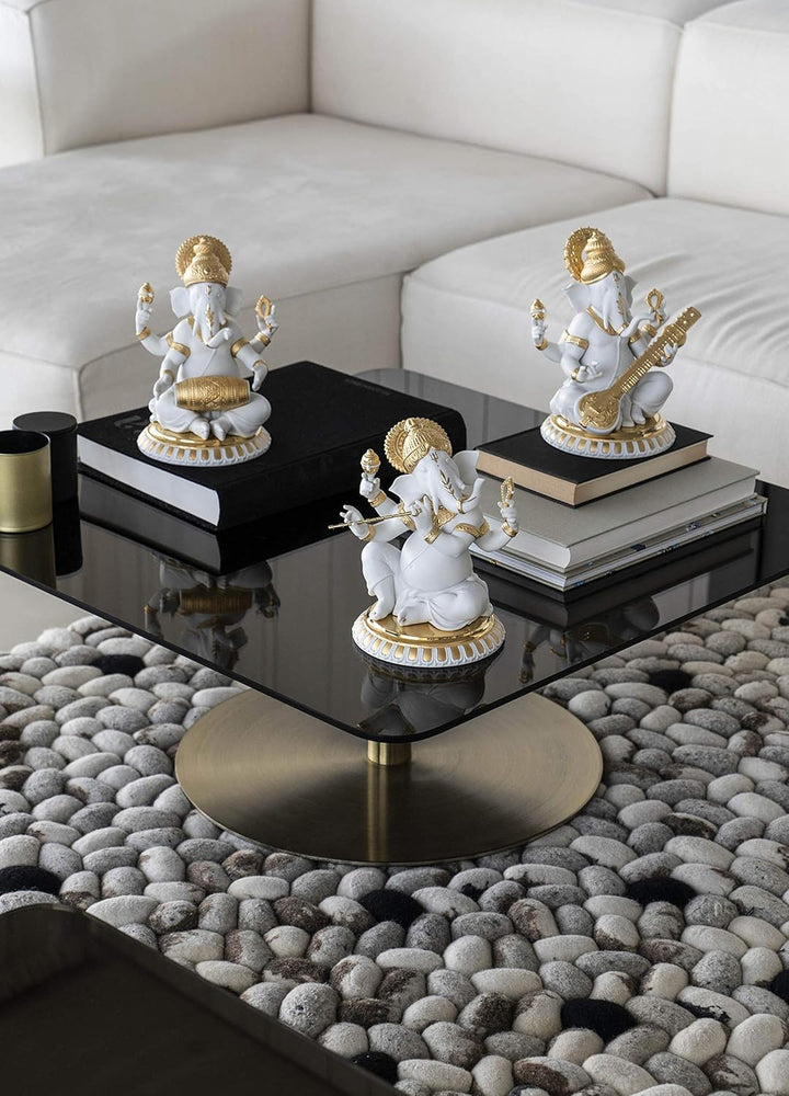 LLADRÓ Figur Ganesha Mit Mridangam. Gold. Ganesha. Porzellan.