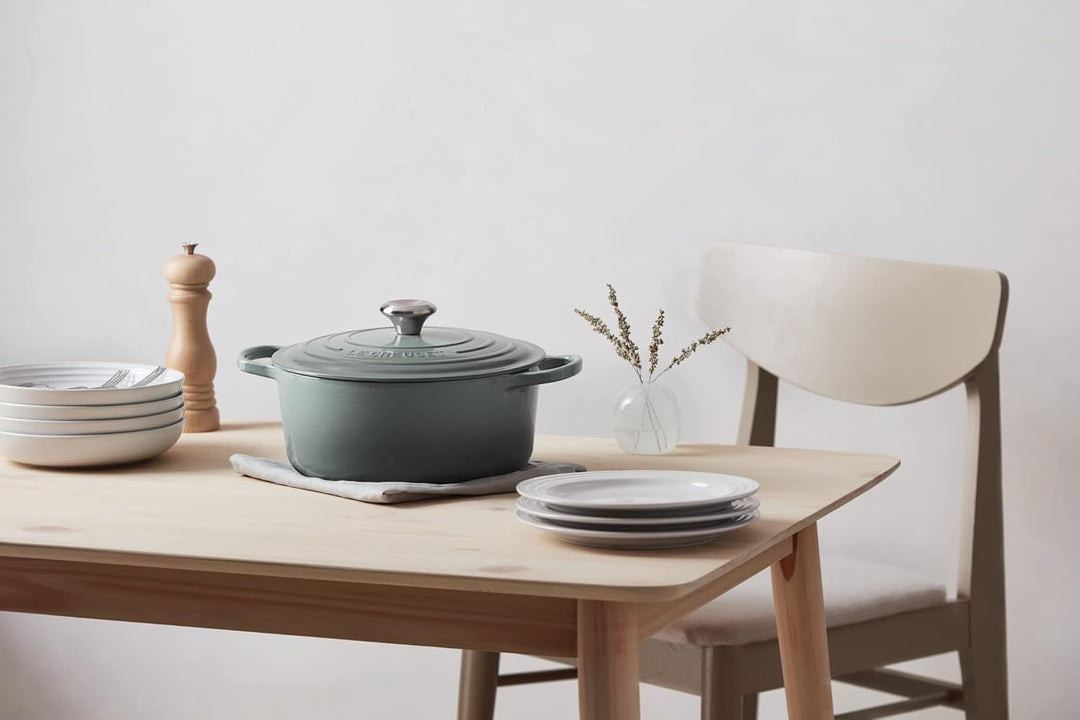Le Creuset Signature Runder Bräter aus Gusseisen, 26 cm, 5,3 Liter, Sea Salt Sea Salt 5.5 Qt, Sea Sa