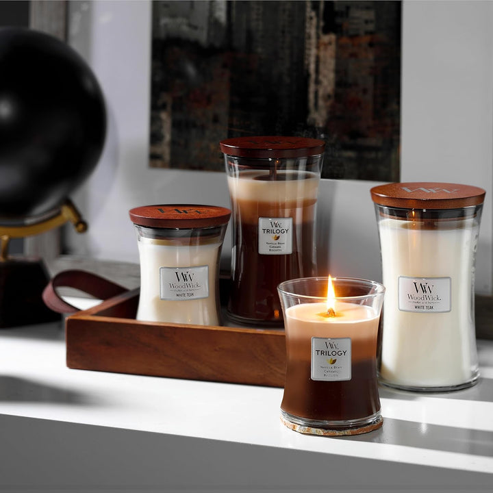 Mittelgrosse WoodWick Trilogy-Duftkerze im Sanduhrglas mit Pluswick-Innovation, Café Sweets