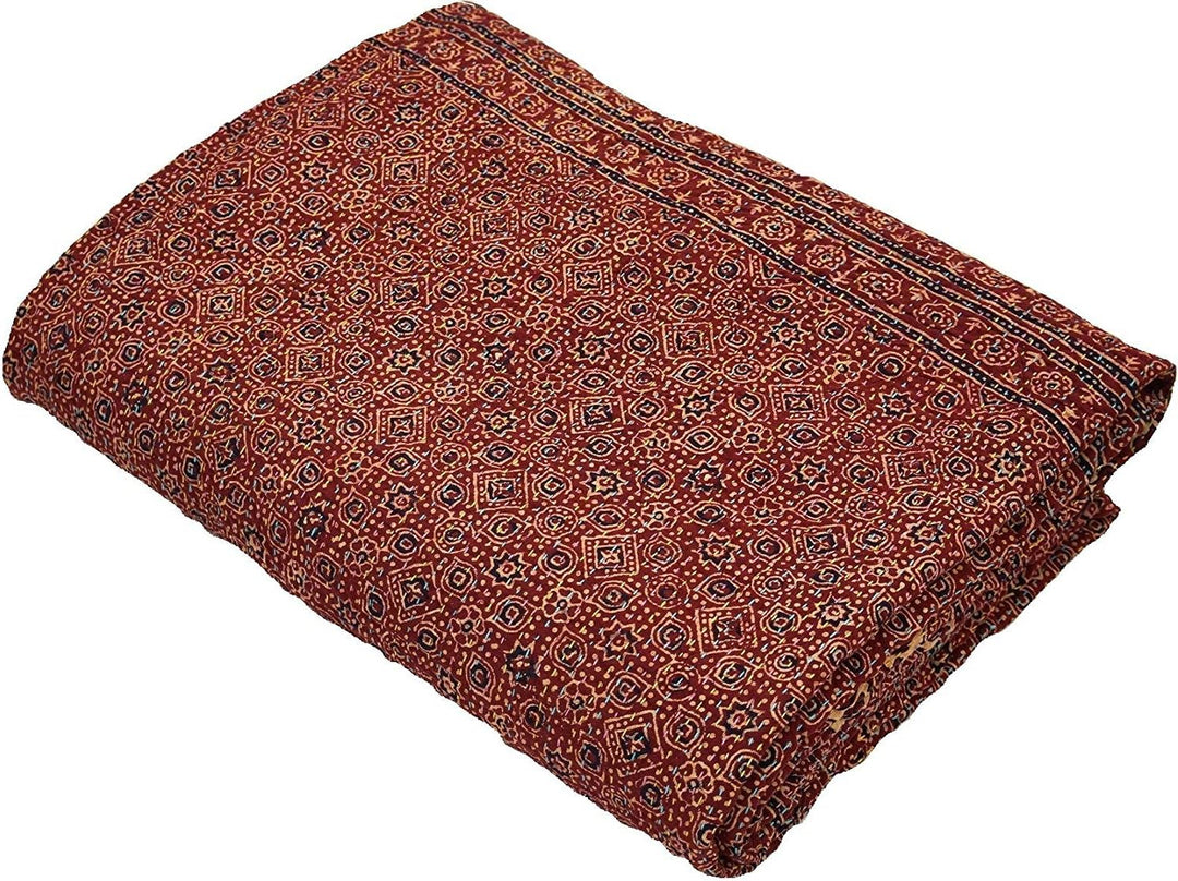 Indische Kantha-Steppdecke, Ajrakh Pirnt, Blockdruck, Ikat-Tagesdecke, ethnisch, Vintage-Kunst