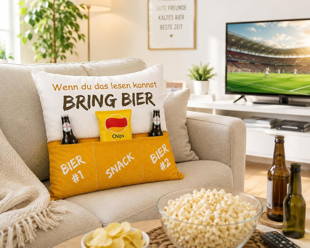 KAMACA Bierkissen mit 3 Taschen 43x43 cm – Flauschig gefülltes Kissen mit Spruch „Bring Bier“ – Lust