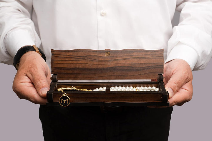 Gök-Türk Elegante Gebetskette/Tesbih mit Schatulle/Tesbih Box - mit goldfarbenem Anhänger 'IYI' Kayi