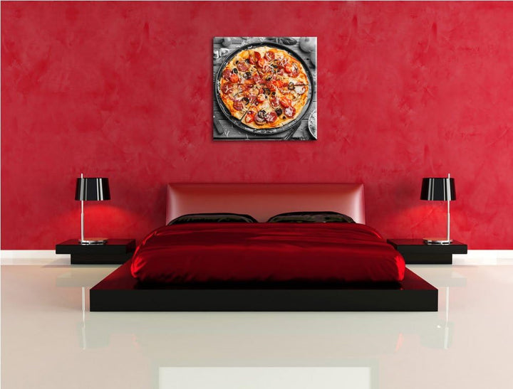 Pixxprint köstliche Pizza auf Pizzablech schwarz/weiss, Format: 70x70 auf Leinwand, 70x70