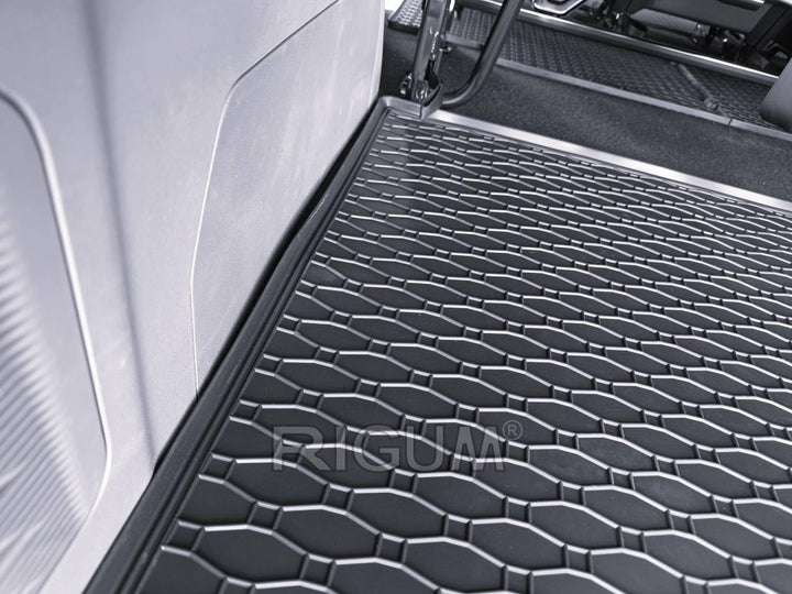 Gummi Kofferraummatte passend für Ford Transit Custom L2 ab 2024/für VW T7 Caravelle L2 ab 2025 (Lan