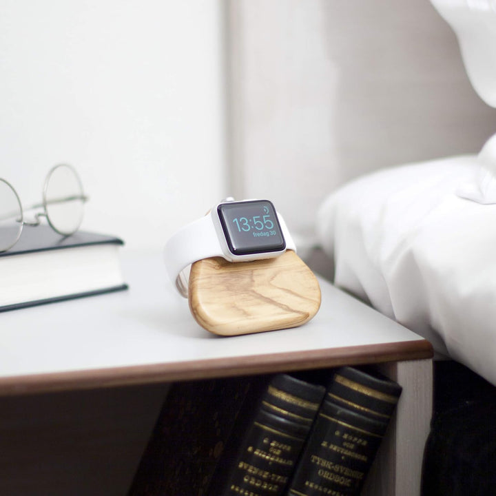 Tetra Nightstand für Apple Watch, Massive Olivenholz