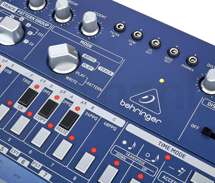 Behringer TD-3-BU Analoger Bass-Line-Synthesizer mit VCO, VCF, 16-Stufen-Sequenzer, Distortion-Effek