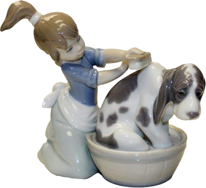 LLADRÓ Mädchen-Figur Hundebad. Mädchen. Porzellan.