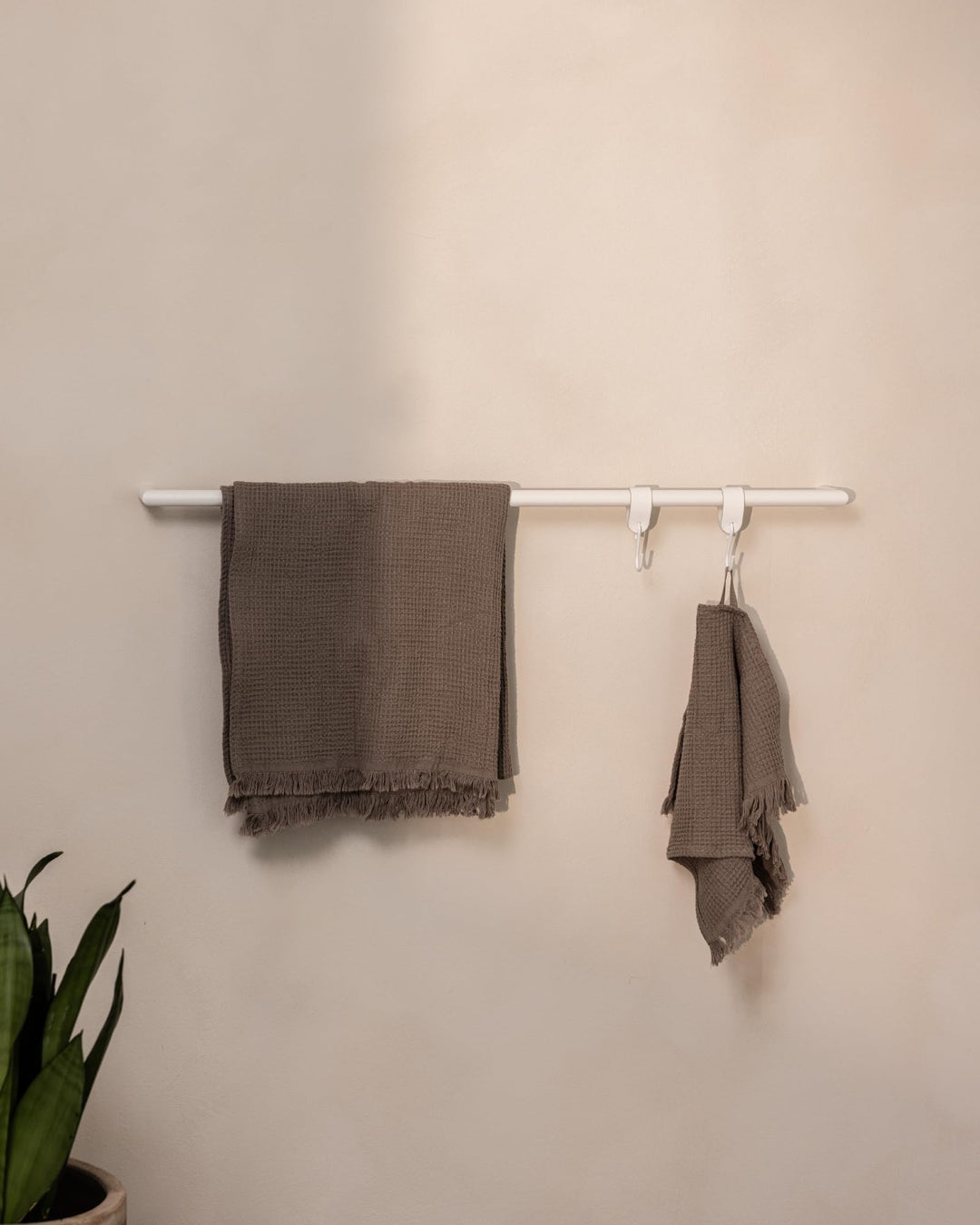 Metallbude Handtuchhalter VANA - Rund/Weiss - Wandmontage - Pulverbeschichtetes Stahlrohr - Kratz-,