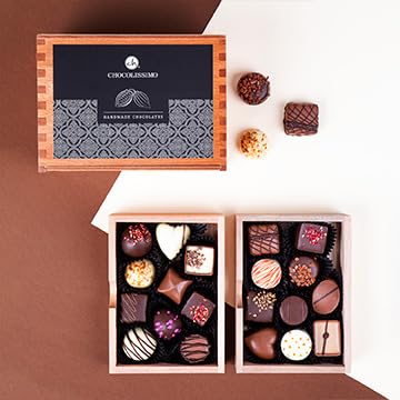 CHOCOLISSIMO Schokolade Geschenk - Pralinen Geschenk - 20 handgemachte Pralinen im Holzkästchen - We