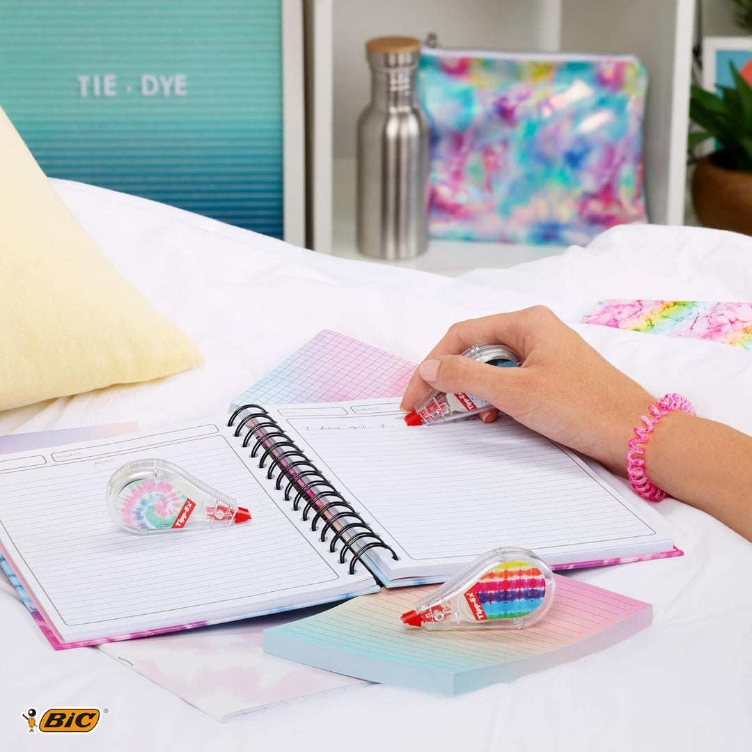 BIC 4 Colours 4 Farben Kugelschreiber und Tipp-Ex Korrekturroller Schreibwaren Set, in Tie Dye Batik