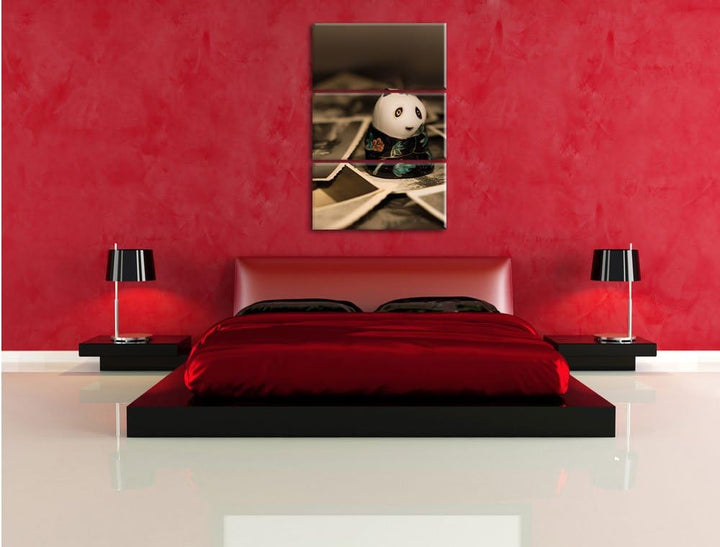 Pixxprint Panda Figur zwischen Fotografien als Leinwandbild/Grösse: 3 Teilig (120x80) cm/Wandbild/Ku