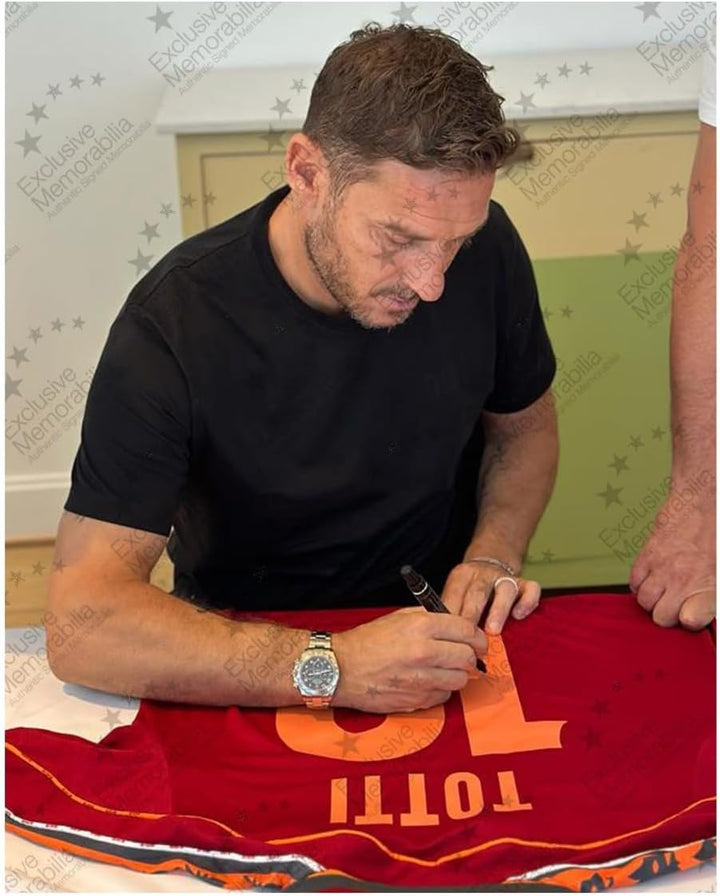 1998-99 Fussballtrikot, signiert von Francesco Totti. Gerahmt