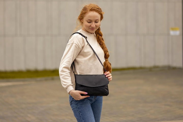 Gusti Handtasche Leder - Maisie Damen Handtasche Schultertasche Umhängetasche Ledertasche klein Schw