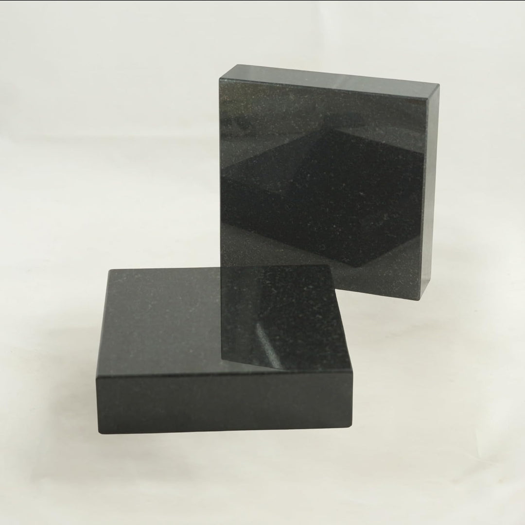 designgrab Lampen- und Vasensockel eckig 20x20x5 cm aus Granit Schwedisch Black für Grabvase oder Gr