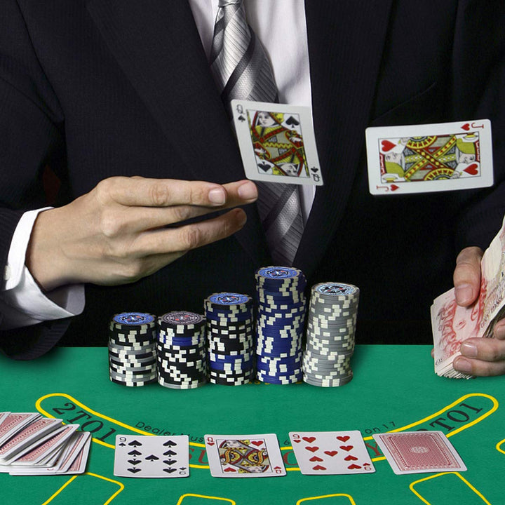 COSTWAY 500 Laser-Chips Pokerset, Poker Komplett Set mit 2 Spielkarten, 5 Würfel, 3 Händler-Chips un