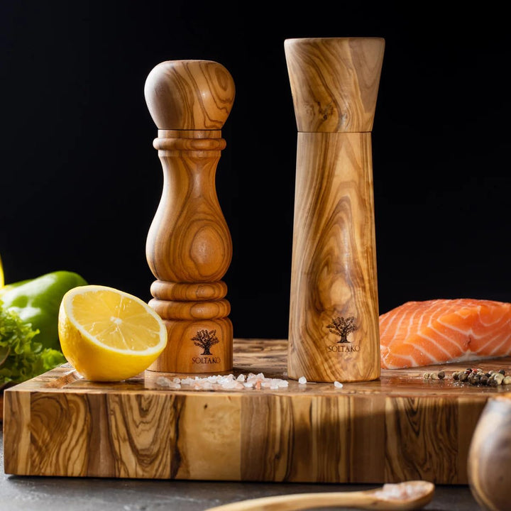 SOLTAKO Olivenholz Salz- und Pfeffermühlen 2er Set "Fleur De Sel", Pfeffer und Salzmühle aus Oliven