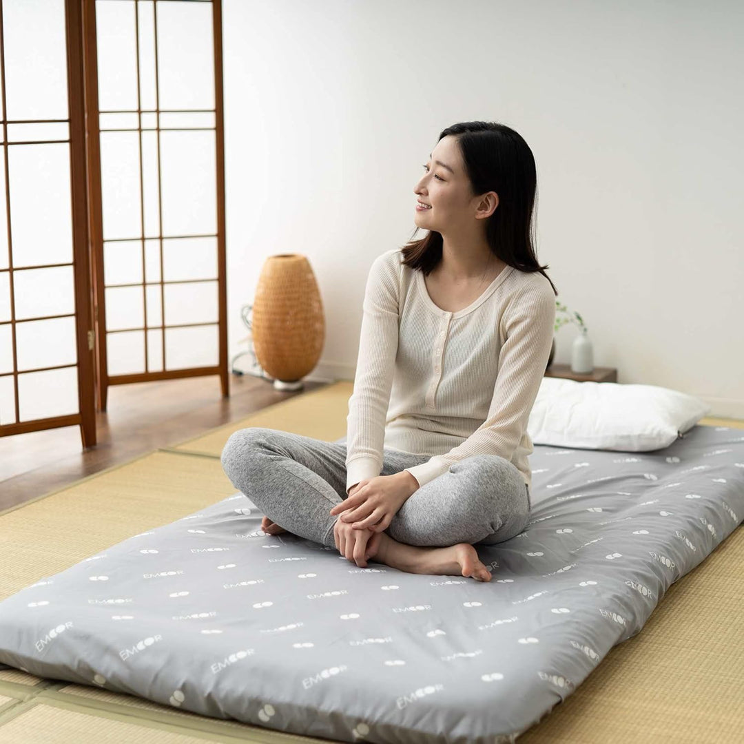 EMOOR Japanisches Boden-Futon-Set -Kyoto- (Matratze, Spannbettlaken und Aufbewahrungskoffer) 140 x 2