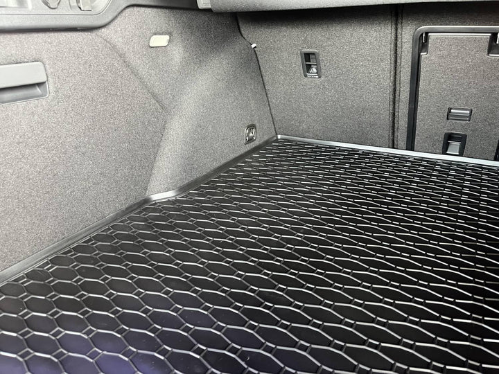 Gummi Kofferraummatte passend für VW Passat Variant (B9) ab 2/2024/für Skoda Superb Combi ab 5/2024