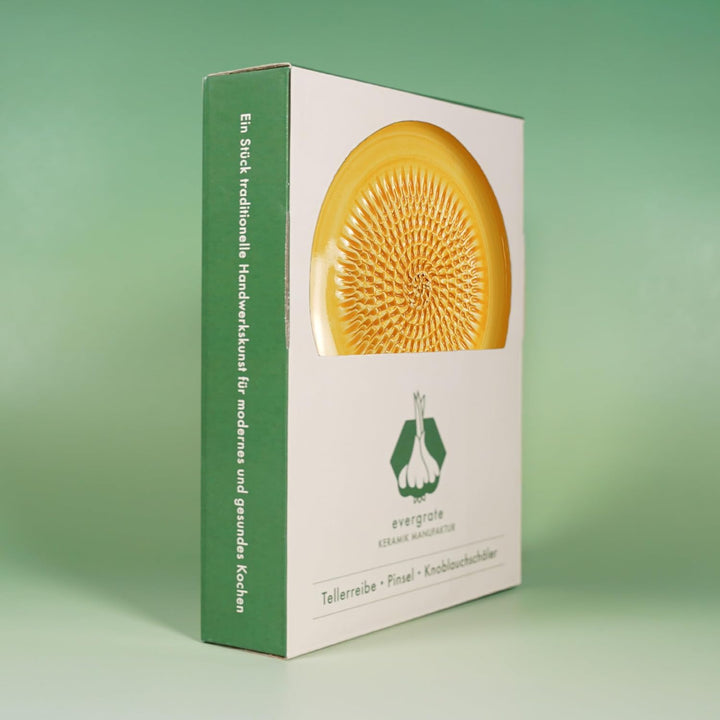 Evergrate® Keramikreibe Sonnengelb mit Geschenkbox – mit Reibe, Knoblauchschäler, Rezeptheft & Pinse