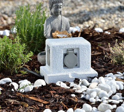 Royal Gardineer Steckdosenstein Garten: 4-fach-Garten-Steckdose in Stein-Optik, Spritzwasserschutz I