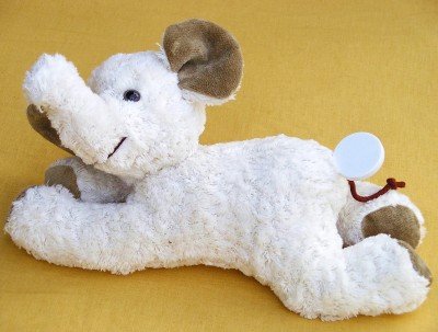 Kallisto Elefant, mit Spieluhr, ''Schuberts Wiegenlied'' ca. 29 cm, weiss